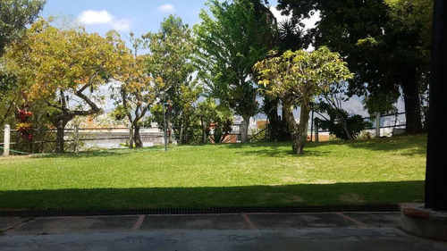 Imagen 2 de 13 de Vendo Casa 500m2 4h+s/4b+s/3p Lomas De Chuao 9941