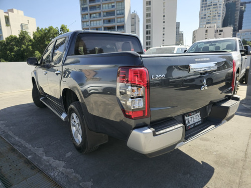 Mitsubishi L200 2.4 Cabina Doble 4x2 Mt