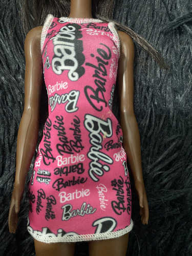 Muñeca Barbie Básica Afroamericana Seminueva (Usado)