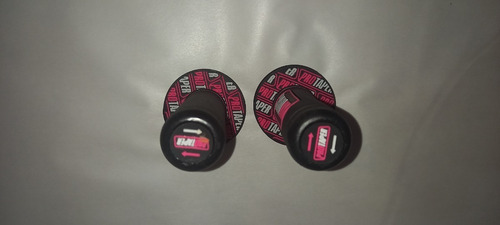 Imagen 4 de 4 de Puños De Manillar Protaper Color Negro Con Letras Rosadas