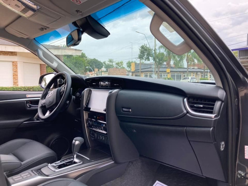 Imagen 14 de 19 de Toyota Sw4 2.8 Tdi 6 A/t 7 Asientos Srx 4x4 0km My2023
