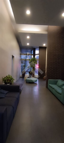 Departamento En Venta De 2 Dorm.2 Baños En Santiago