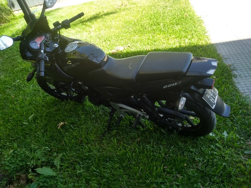 Bajaj Rouser 220 F