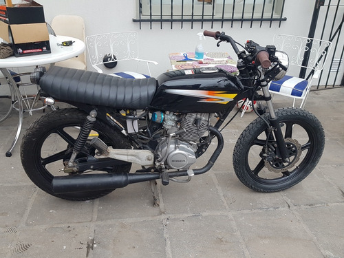 Imagen 2 de 4 de Honda Storm Modificada Café Racer