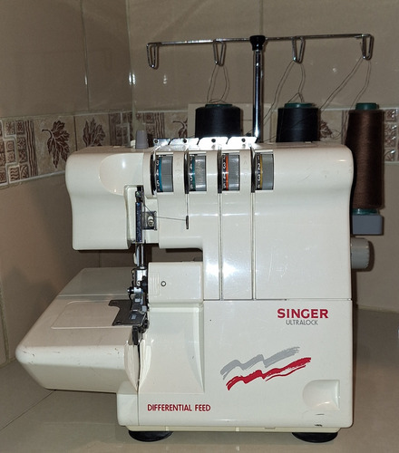 Maquina Overlock Singer 