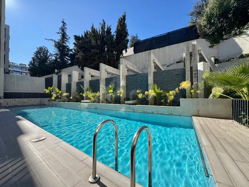En Primer Piso, Con Jardín Y Vista A Verde Con Conectividad