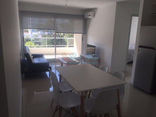Apartamento En Brava, 2 Dormitorios *- Ref: 4752