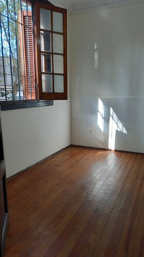 Imagen 13 de 19 de Dueño Vende Casa De Época Remodelada, Planta Baja, En Zona Tranquila De Pocitos. 120 Mts Cuadrados Superficie Total Del Terreno. Con Garaje Y Patio.