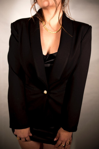 Imagen 2 de 2 de Blazer Negro/ Gasparromero