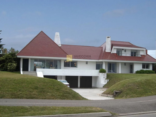 Alquiler De Casa De 6 Dormitorios Frente Al Mar En La Mansa Punta Del Este 