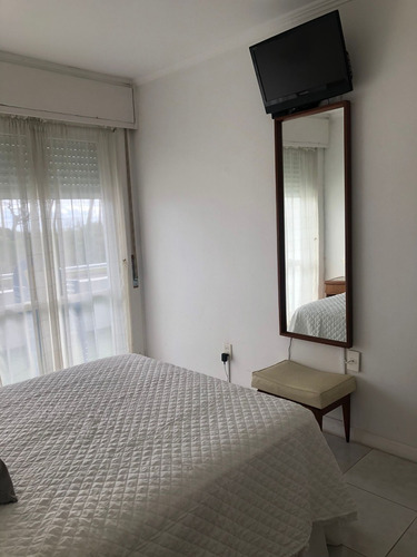 Imagen 7 de 29 de Apartamento En Parada 10 Playa Mansa Frente Al Mar, Super Equipado, Y Las Mejores Comodidades.