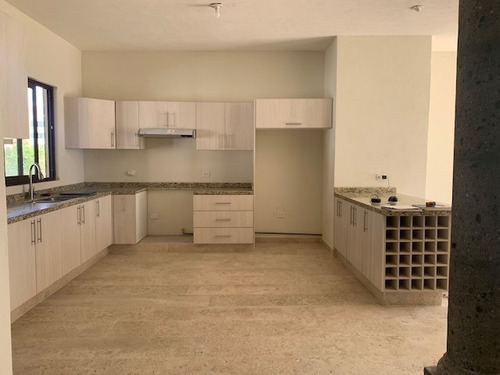 Imagen 8 de 14 de Qh1 Casa En Venta En Colinas De Juriquilla Con Techos De Doble Altura