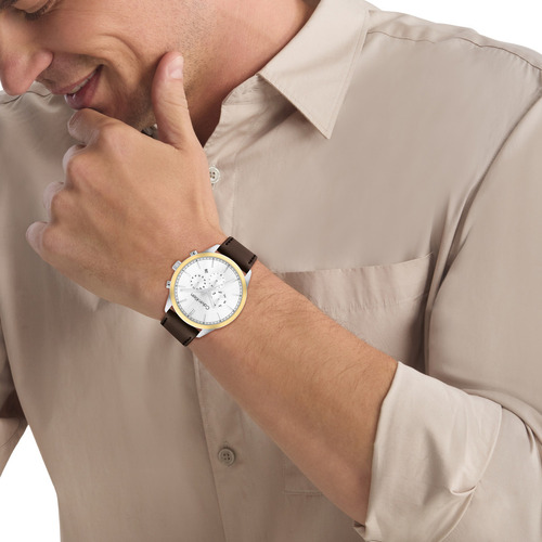 Reloj Calvin Klein Infinite Para Hombre 25200381 Marrón Correa Marrón Oscuro Bisel Dorado Fondo Blanco