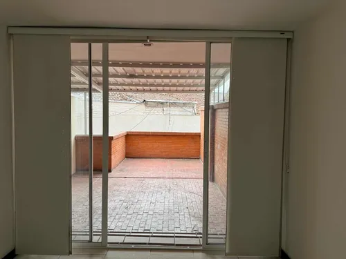 Apartaestudio Con Parqueadero Y Amplio Patio