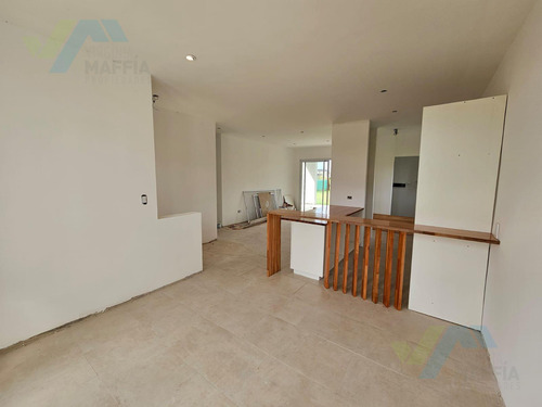 Casa En Venta 4 Ambientes En Santa Lucia - Pilar Del Este