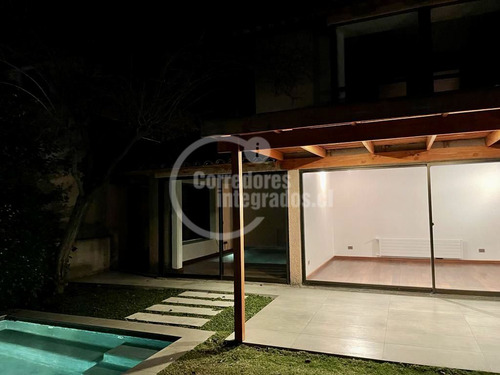 Casa En Venta De 5 Dorm. En Lo Barnechea