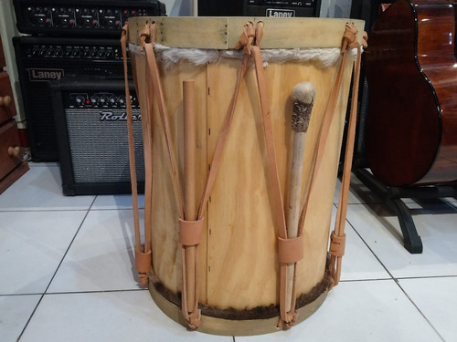 Imagen 3 de 12 de Bombo Criollo Mediano 40x51cm C/palillos Y Funda Santiagueño