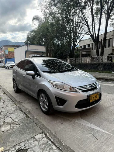 Ford Fiesta 1.6 Hatchback Mecánica