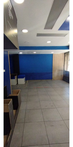 Arayabroker Arrienda Excelente Local En Callle Moneda A Paso