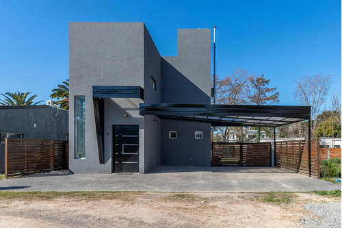 Casa 3 Dormitorios Venta La Plata Barrio Cerrado