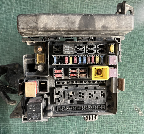 Caja De Fusibles Mitsubishi Lancer 2002 2003 2004 2005 2006 (Usado)