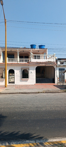 Ana Maria Arteaga, Vende Casa En Urbanizacion La Isabelica, Valencia.