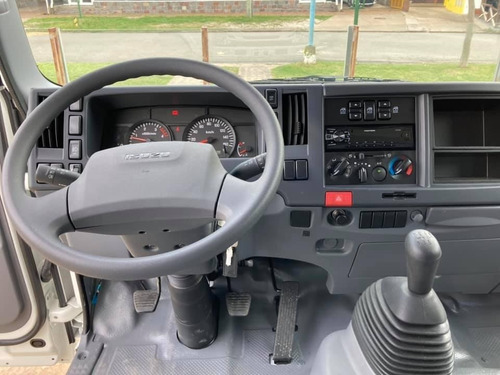Imagen 9 de 17 de Isuzu Npr75 Doble Cabina 7 Pasajeros + 6toneladas 0km My2023