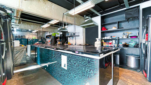 Venta Local Comercial Industrial + 2 Monoambientes