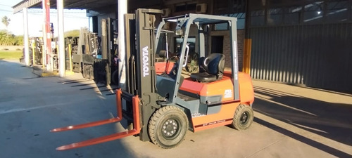 Imagen 3 de 4 de Autoelevador Toyota Triple Diesel Desplazador