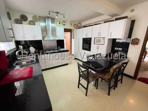 Agp Casa Con Cocina Moderna, Excelente Área De Reuniones, En Venta Ubicada En Calle Cerrada, En Alta Florida 25-11358 Ys