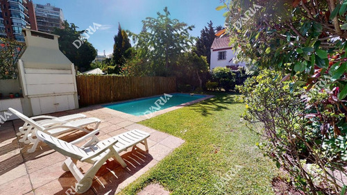 Imagen 4 de 30 de Excelente Chalet, Con Gran Jardin, Y Pileta, De Libertador Al Rio.