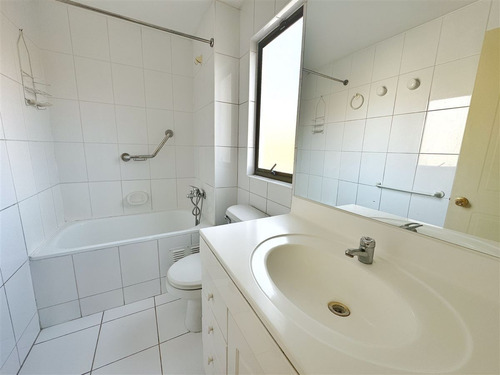 Casa En Arriendo De 5 Dorm. En Huechuraba