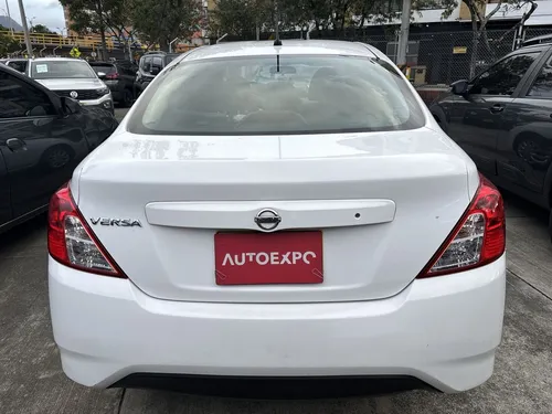 Nissan Versa Drive 2020