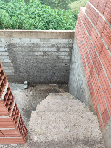 Casa 4 Cômodos E Um Banheiro