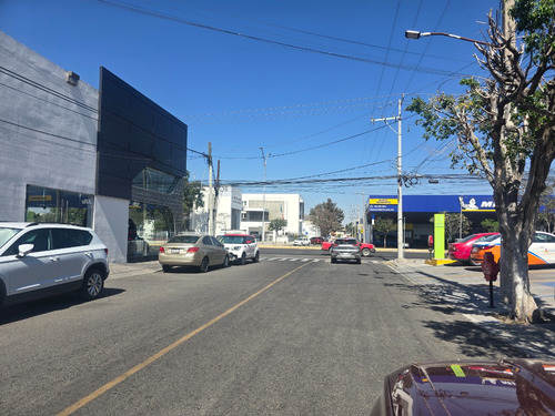 Terreno Comercial En Avenida Importante Col. Casa Blanca Con 36 Ml Sobre Calle Graciano Sánchez