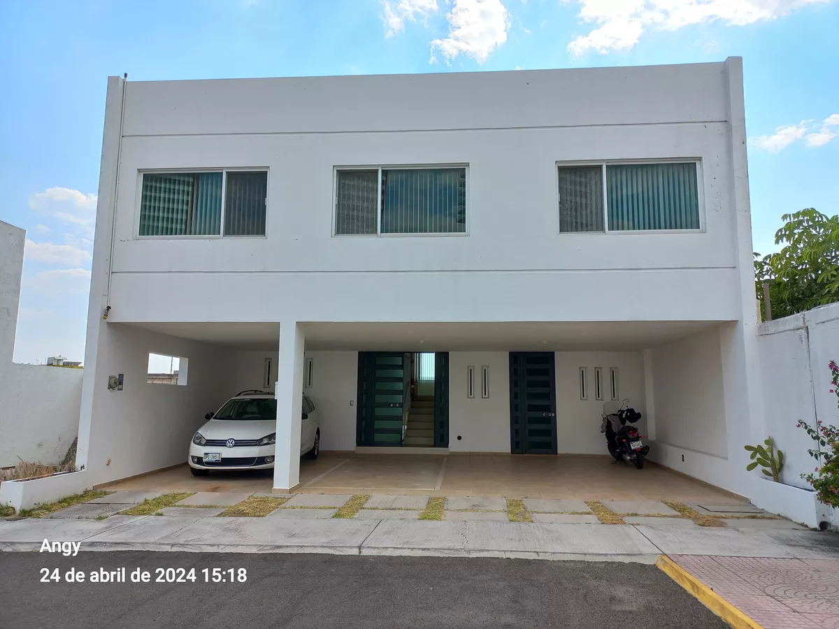 Se Vende Bonita Casa. En Centro Sur. A 10 Minutos Del Centr