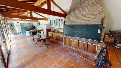Imagen 26 de 26 de Buen Chalet Sobre Lote De 630 M2, Jardín Al Frente Y Al Fondo Con Quincho Cubierto.