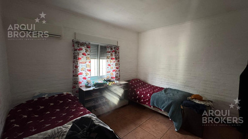Casa De Tres Dormitorios En Alquiler En La Floresta