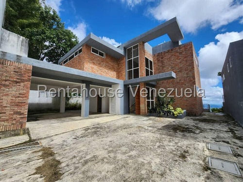 Estupenda Casa En Venta En Alto Hatillo. N E G O C I A B L E