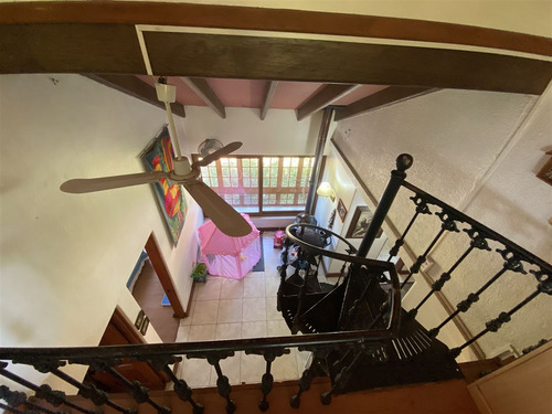Casa En Venta De 8 Dorm. En Colina