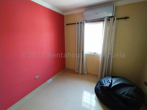 Imponente Townhouse En Venta Karol Home Av. Aragua Con Pozo De Agua Keg2331055