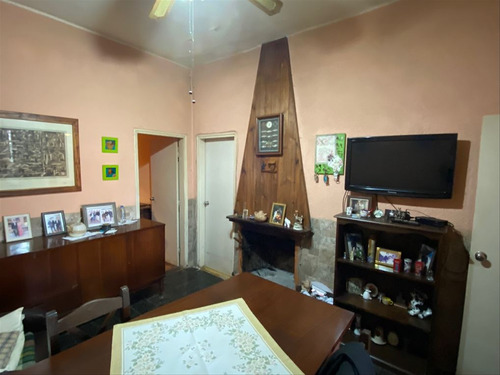 Casa En Venta En Colón Sobre Av. Garzón.