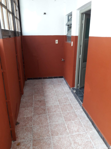 Antiguo, Amplio 1 Dorm. Living Comedor, Cocina, Baño, Patio