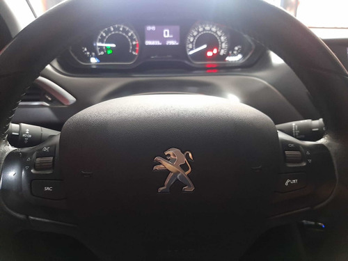 Imagen 10 de 17 de Peugeot 2008 2017 1.6 Feline