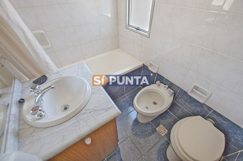 Imagen 10 de 16 de Apartamento Alquiler Punta Del Este, 2 Dormitorios Y Parrillero Propio.