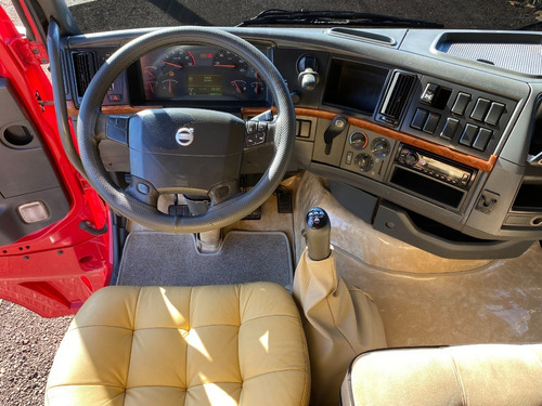 Imagem 7 de 14 de Volvo Fh 520 6x4 2010 Globetrotter Manual Revisado Completo