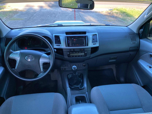 Toyota Hilux Srv 3.0 (permuto)