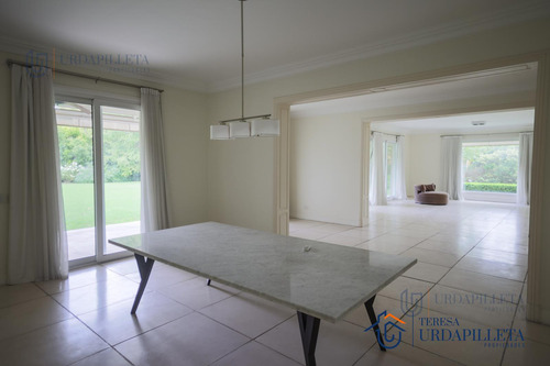 Casa De 5 Dormitorios En Venta- Lote De 2400m2 - Teresa Urdapilleta Propiedades