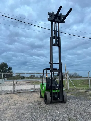 Autoelevador Sampi 3500kg Torre Triple C/desp Motor Izusu