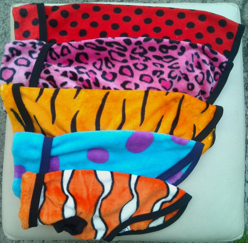 Imagen 2 de 2 de Sueter Para Perro Suavel Animal Print Talla Dos Calientito
